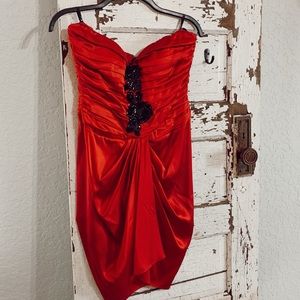 BEBE Short strapless silk dress